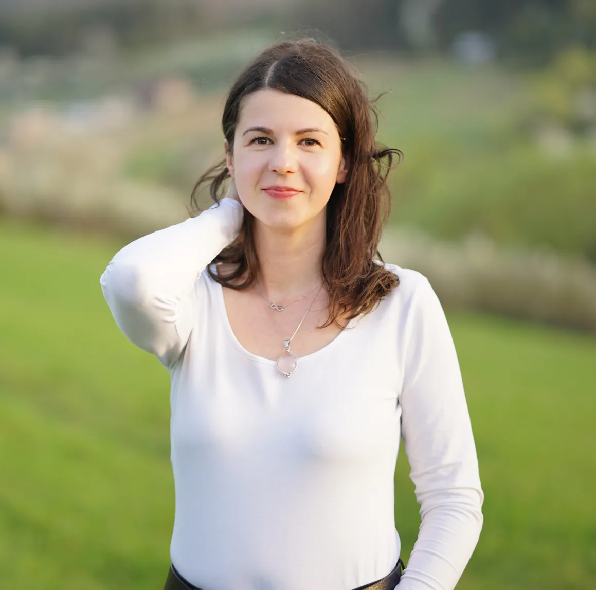 Ivana Bednárová na zelenej lúke